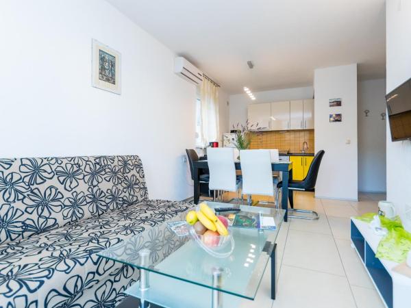 Apartments and rooms with parking space Grebastica, Sibenik - 17831 : photo 3 de la chambre appartement 1 chambre avec terrasse