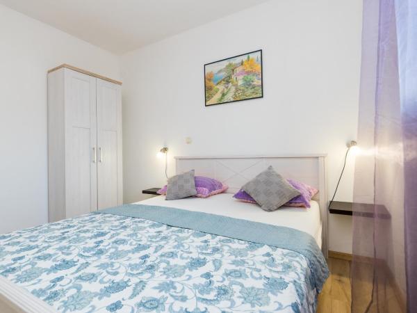 Apartments and rooms with parking space Grebastica, Sibenik - 17831 : photo 5 de la chambre appartement 1 chambre avec terrasse