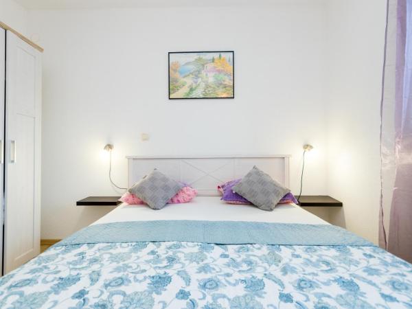 Apartments and rooms with parking space Grebastica, Sibenik - 17831 : photo 6 de la chambre appartement 1 chambre avec terrasse