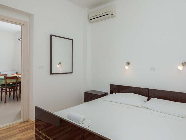 Apartments and rooms by the sea Duce, Omis - 18155 : photo 4 de la chambre appartement 2 chambres avec terrasse et vue sur la mer