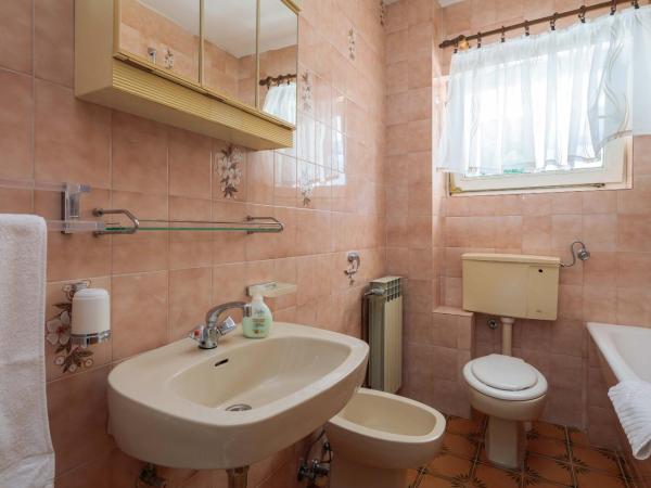 Apartments and rooms by the sea Duce, Omis - 18155 : photo 5 de la chambre appartement 1 chambre avec balcon et vue sur mer