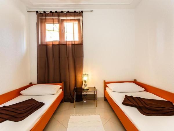 Apartments and rooms with parking space Malinska, Krk - 18193 : photo 5 de la chambre appartement 2 chambres avec terrasse