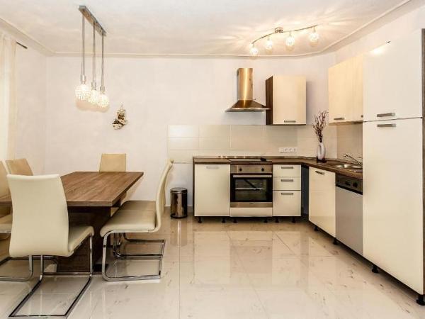 Apartments and rooms with parking space Malinska, Krk - 18193 : photo 9 de la chambre appartement 2 chambres avec terrasse