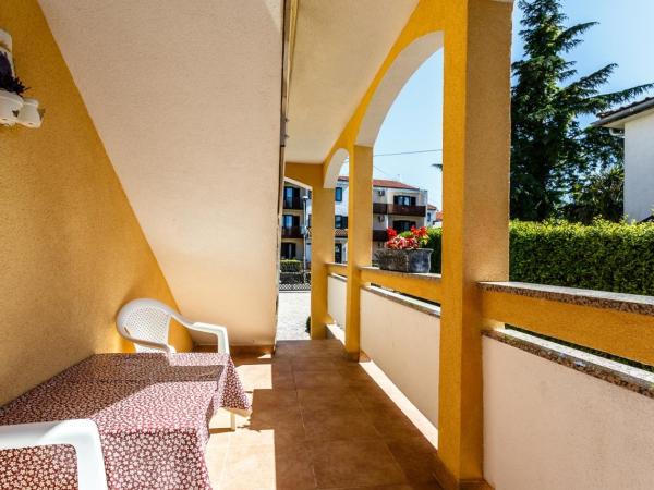 Apartments and rooms with parking space Malinska, Krk - 18193 : photo 8 de la chambre studio avec terrasse