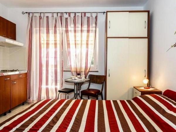 Apartments and rooms with parking space Malinska, Krk - 18193 : photo 5 de la chambre studio avec balcon