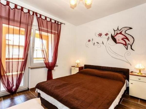 Apartments and rooms with parking space Malinska, Krk - 18193 : photo 1 de la chambre chambre double