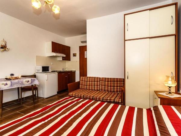 Apartments and rooms with parking space Malinska, Krk - 18193 : photo 3 de la chambre studio