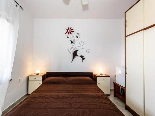 Apartments and rooms with parking space Malinska, Krk - 18193 : photo 2 de la chambre chambre double