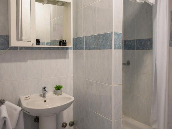 Rooms with a swimming pool Crikvenica - 18502 : photo 4 de la chambre chambre triple avec balcon