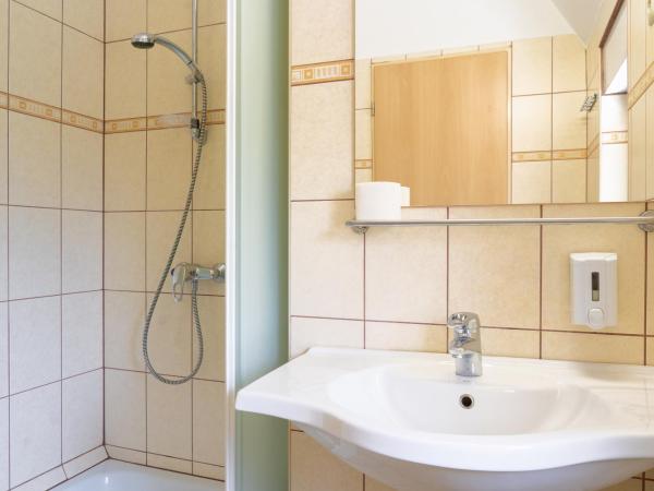 BALATONAIR Vendégház : photo 3 de la chambre chambre double ou lits jumeaux - vue sur rue