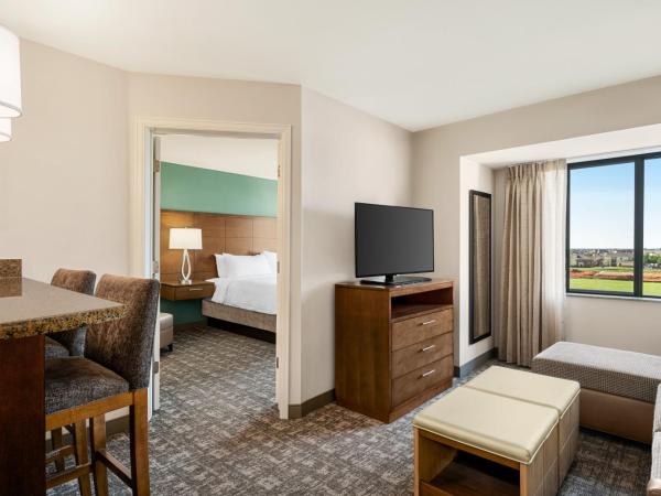 Staybridge Suites Oklahoma City-Quail Springs, an IHG Hotel : photo 1 de la chambre suite lit king-size