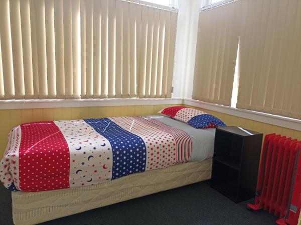 Rotorua Central Backpackers : photo 1 de la chambre chambre simple avec toilettes et douche communes