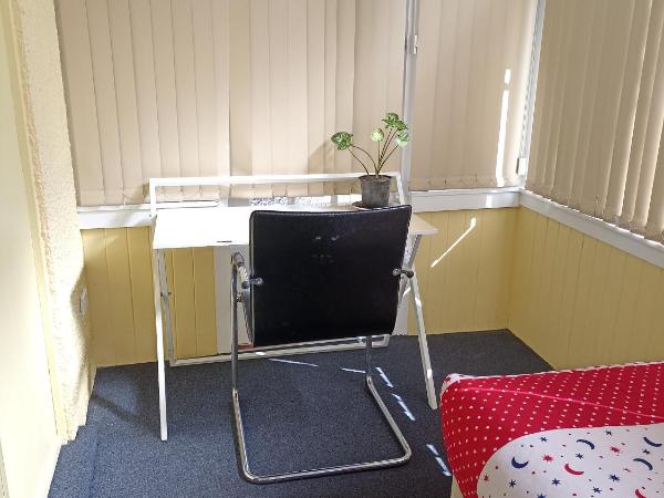 Rotorua Central Backpackers : photo 3 de la chambre chambre simple avec toilettes et douche communes