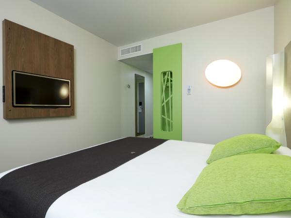 Campanile Lille Euralille : photo 1 de la chambre chambre double standard (2 adultes + 1 enfant)