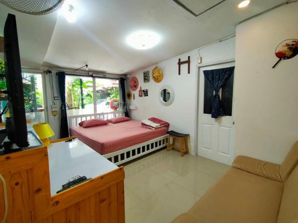 Ruenthip Homestay : photo 4 de la chambre studio avec vue sur jardin