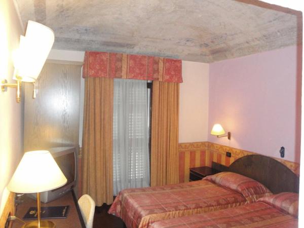 Hotel Due Mondi : photo 4 de la chambre chambre familiale (2 adultes et 2 enfants)