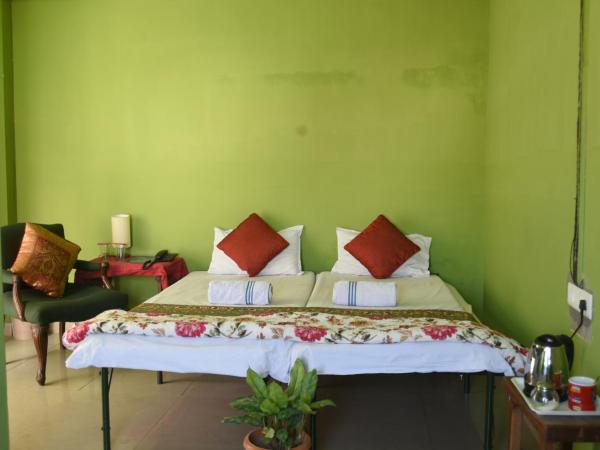 Sneh Deep Guest House : photo 2 de la chambre chambre double standard avec ventilateur