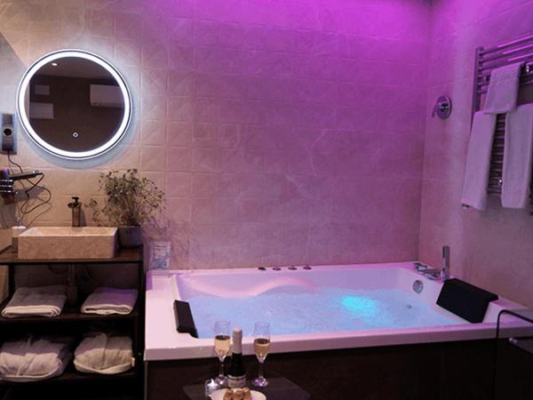 Caballero Errante : photo 2 de la chambre chambre double avec baignoire spa