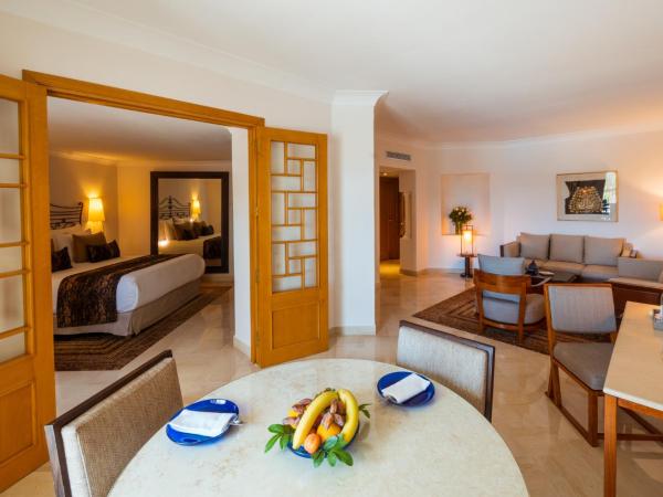 The Residence Tunis : photo 4 de la chambre suite vue sur la piscine