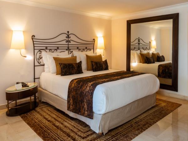 The Residence Tunis : photo 2 de la chambre suite vue sur la piscine