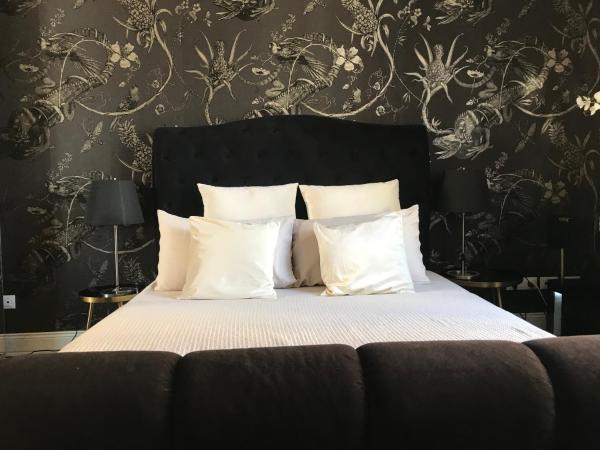 LIPPI 42 Guest House Villa with private garden : photo 2 de la chambre chambre double avec balcon