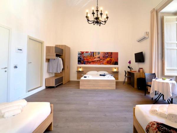 Ballaro' Hotel - Budget Room : photo 1 de la chambre chambre lit king-size avec balcon