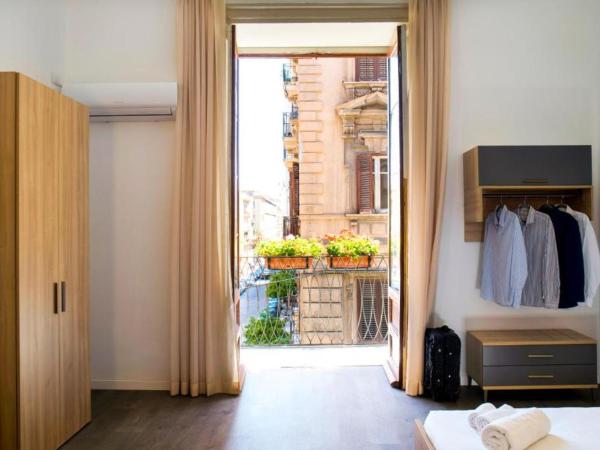 Ballaro' Hotel - Budget Room : photo 8 de la chambre chambre lit king-size avec balcon
