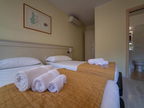 Hotel Siros : photo 6 de la chambre chambre lits jumeaux