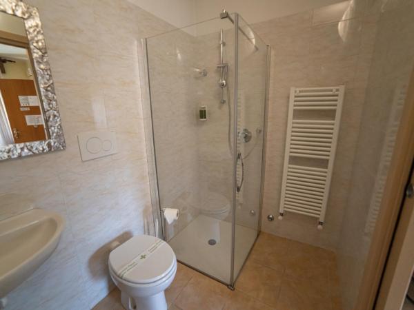 Hotel Siros : photo 7 de la chambre chambre lits jumeaux