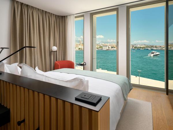 Hotel Ambasador : photo 1 de la chambre superior king room with sea view 