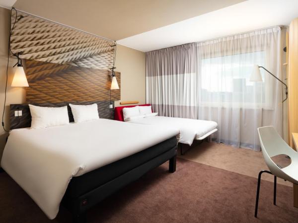 Ibis Poznan Centrum : photo 1 de la chambre chambre double standard avec canapé