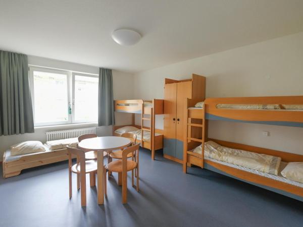 Jugendherberge Stuttgart International : photo 1 de la chambre lit simple dans dortoir pour hommes