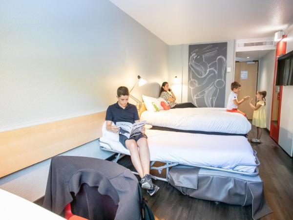ibis Bourges Centre : photo 5 de la chambre chambre standard avec 1 lit double et 1 lit simple