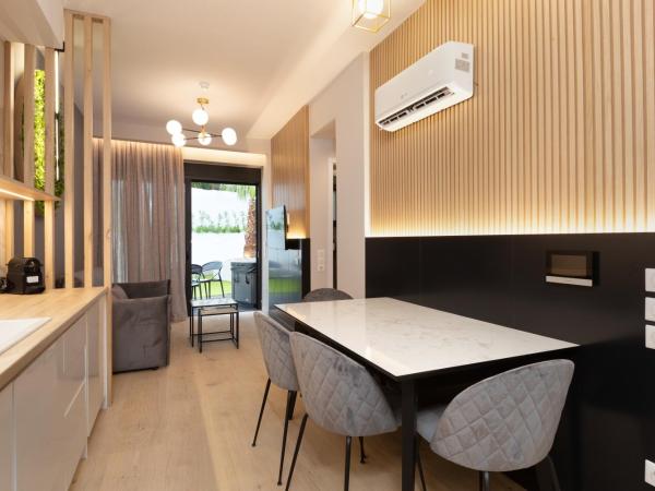 LUX&EASY Athens Downtown Residences : photo 9 de la chambre suite avec jardin privé et jacuzzi