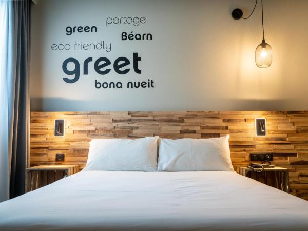 Greet Hôtel Orthez Bearn : photo 8 de la chambre chambre pop avec 1 lit double