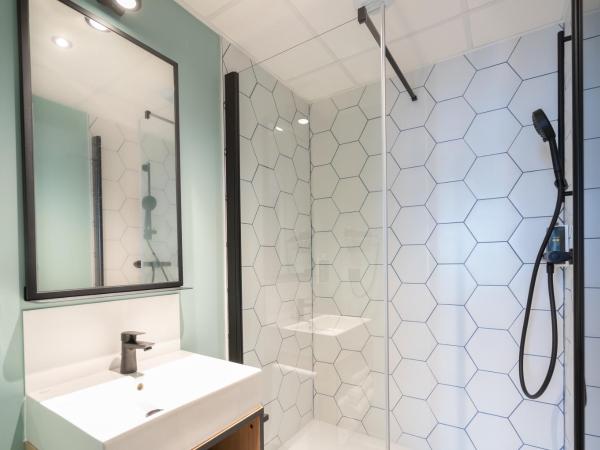 Greet Hôtel Orthez Bearn : photo 6 de la chambre chambre familiale