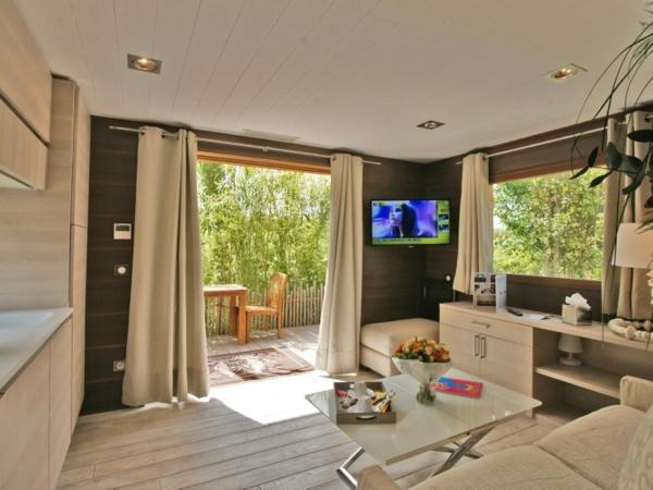 Kon Tiki : photo 7 de la chambre chalet tiki dans jardin avec salon et jacuzzi privé