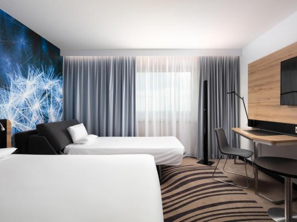 Novotel Poznan Centrum : photo 4 de la chambre chambre lit queen-size supérieure avec canapé