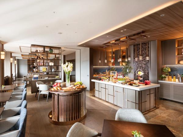 Hilton Hiroshima : photo 8 de la chambre suite deluxe avec lit king-size