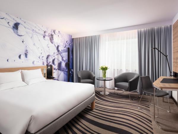 Novotel Poznan Centrum : photo 3 de la chambre chambre supérieure avec 1 lit queen-size