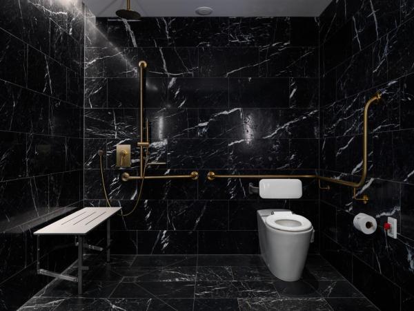 QT Perth : photo 5 de la chambre chambre lit king-size - accessible aux personnes à mobilité réduite