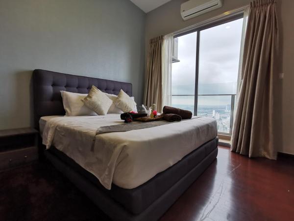 Attic Home Melaka Silverscape Residence & Jonker : photo 5 de la chambre deluxe king studio (private bathtub and city view)