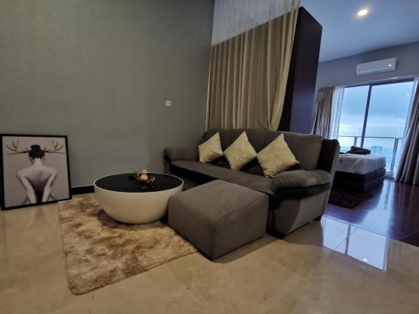 Attic Home Melaka Silverscape Residence & Jonker : photo 3 de la chambre deluxe king studio (private bathtub and city view)