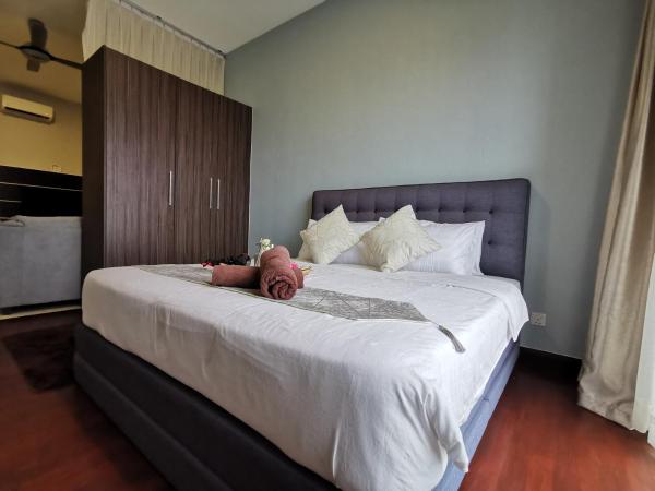 Attic Home Melaka Silverscape Residence & Jonker : photo 8 de la chambre deluxe king studio (private bathtub and city view)