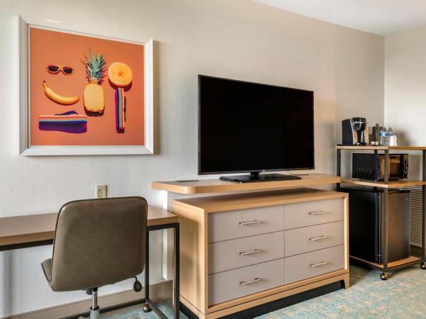 Holiday Inn Orlando - Disney Springs™ Area, an IHG Hotel : photo 3 de la chambre chambre avec 2 lits queen-size - vue sur disney springs