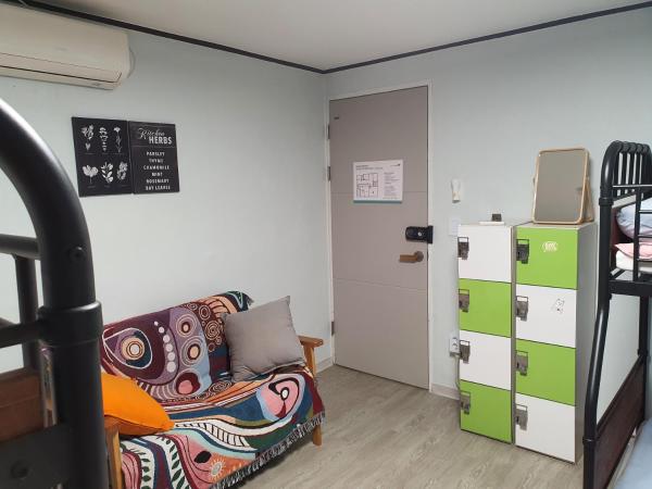 Bunk Backpackers Guesthouse : photo 10 de la chambre lit dans dortoir pour femmes de 6 lits