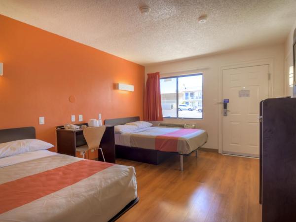 Park Inn by Radisson, Las Vegas I-15 : photo 1 de la chambre chambre quadruple avec 2 lits queen-size - non-fumeurs