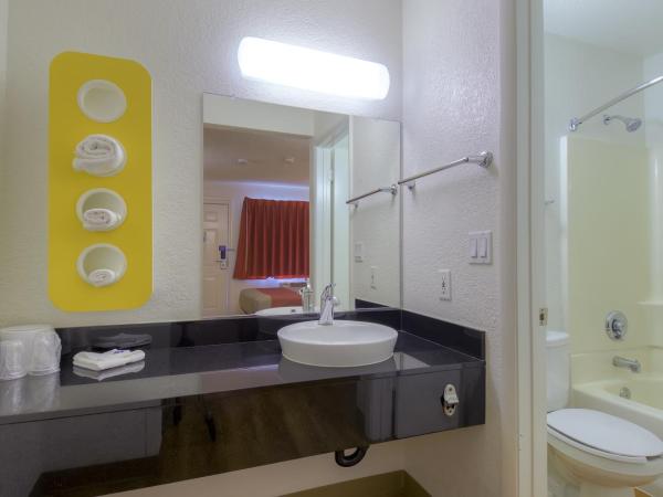 Park Inn by Radisson, Las Vegas I-15 : photo 1 de la chambre chambre lit king-size - non-fumeurs