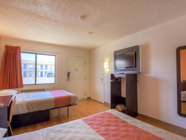Park Inn by Radisson, Las Vegas I-15 : photo 4 de la chambre chambre quadruple avec 2 lits queen-size - non-fumeurs