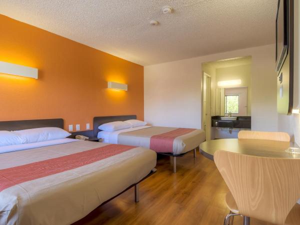Park Inn by Radisson, Las Vegas I-15 : photo 9 de la chambre chambre quadruple avec 2 lits queen-size - non-fumeurs